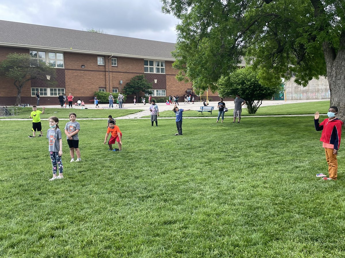 AveryMusicEd's tweet photo. Field day @Avery_Tigers Mrs Walker’s class at the shoe kick station. Thx @AveryPhysical for a great game. https://t.co/0S0oRYECbP