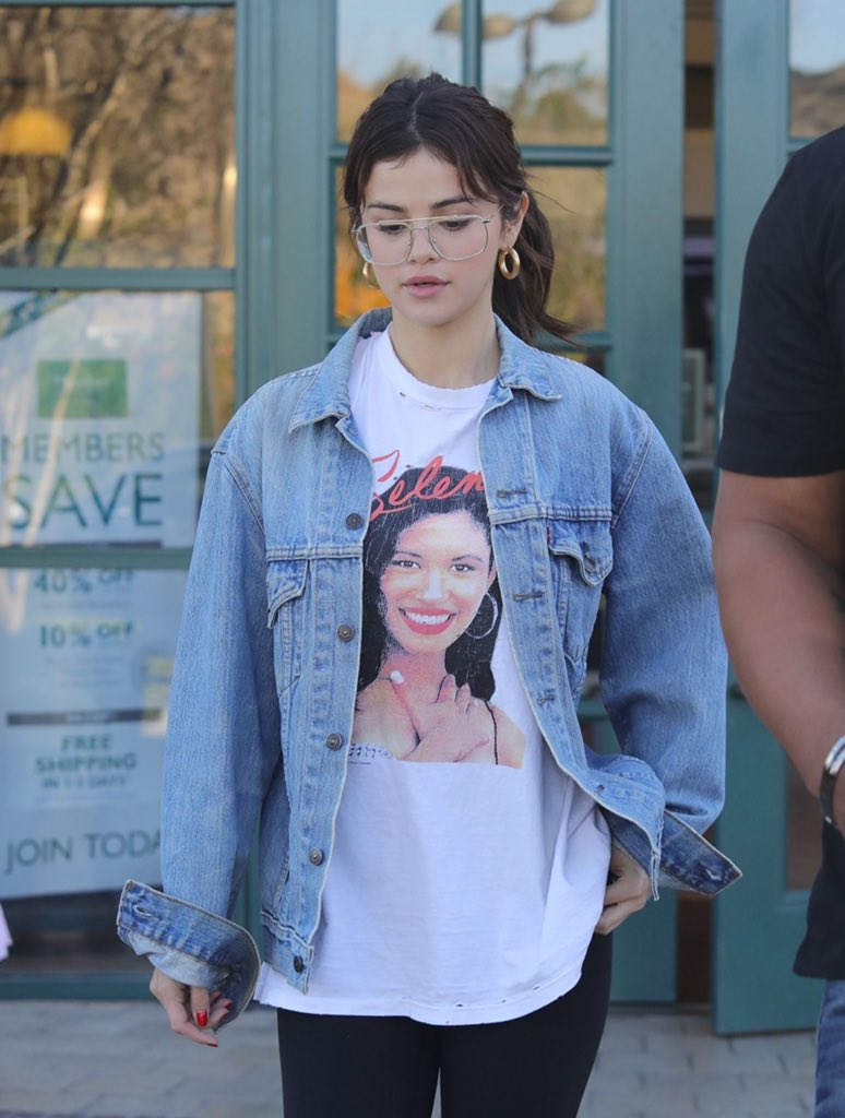 RT @feelmeoften: head empty, just thinking about selena gomez rocking a selena quintanilla t-shirt https://t.co/ih7rn2Z4Or