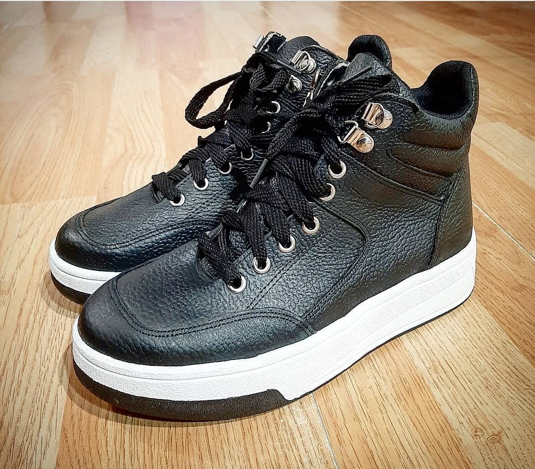 New_Pierre's tweet photo. Uno de los últimos modelos de zapas que ingresaron. ¡Hermosas! Encontralas en #NEWPIERRE.

Consultanos por whatsapp al 1540995615. Visitá nuestro e-shop ¡Envíos a todo el país! 🚚🇦🇷
.
.
#nuevatemporada #nuevacolección #zapatos #calzados #shoes #otoñoinvierno21 #zapatillas https://t.co/odoRAwDfVn