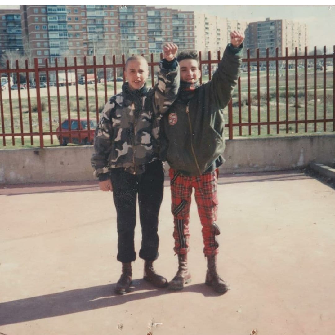 El 21 de mayo de 1995 es asesinado en Alcorcón por un grupo de neonazis de Bases Autónomas Ricardo Rodríguez "Richard", de veinte años.

Otros tres jóvenes sufrieron lesiones por parte de los fascistas cuando intentaban socorrerle.