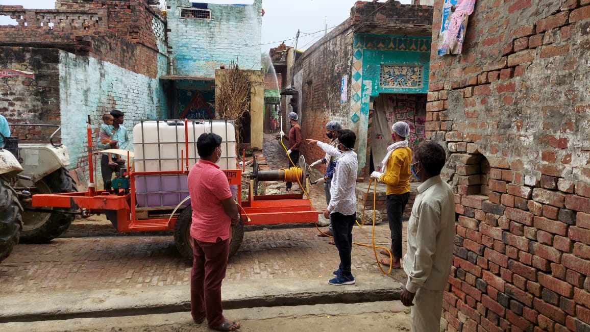 sbmgkasganj's tweet photo. @DmKasganj @CMOfficeUP @PMOIndia जिलाधिकारी महोदय के निर्देशन में सेक्टर मजिस्ट्रेटो द्वारा गामों का किया गया भ्रमण�� मा0 विधायक पटियाली जी द्वारा विकास खण्ड सिढपुरा में किया गया निगरानी समिति के सदस्यों को वितरित की गयी मेडिकल किट व सफाई अभियान भी जारी है। https://t.co/hoyXGis3cB