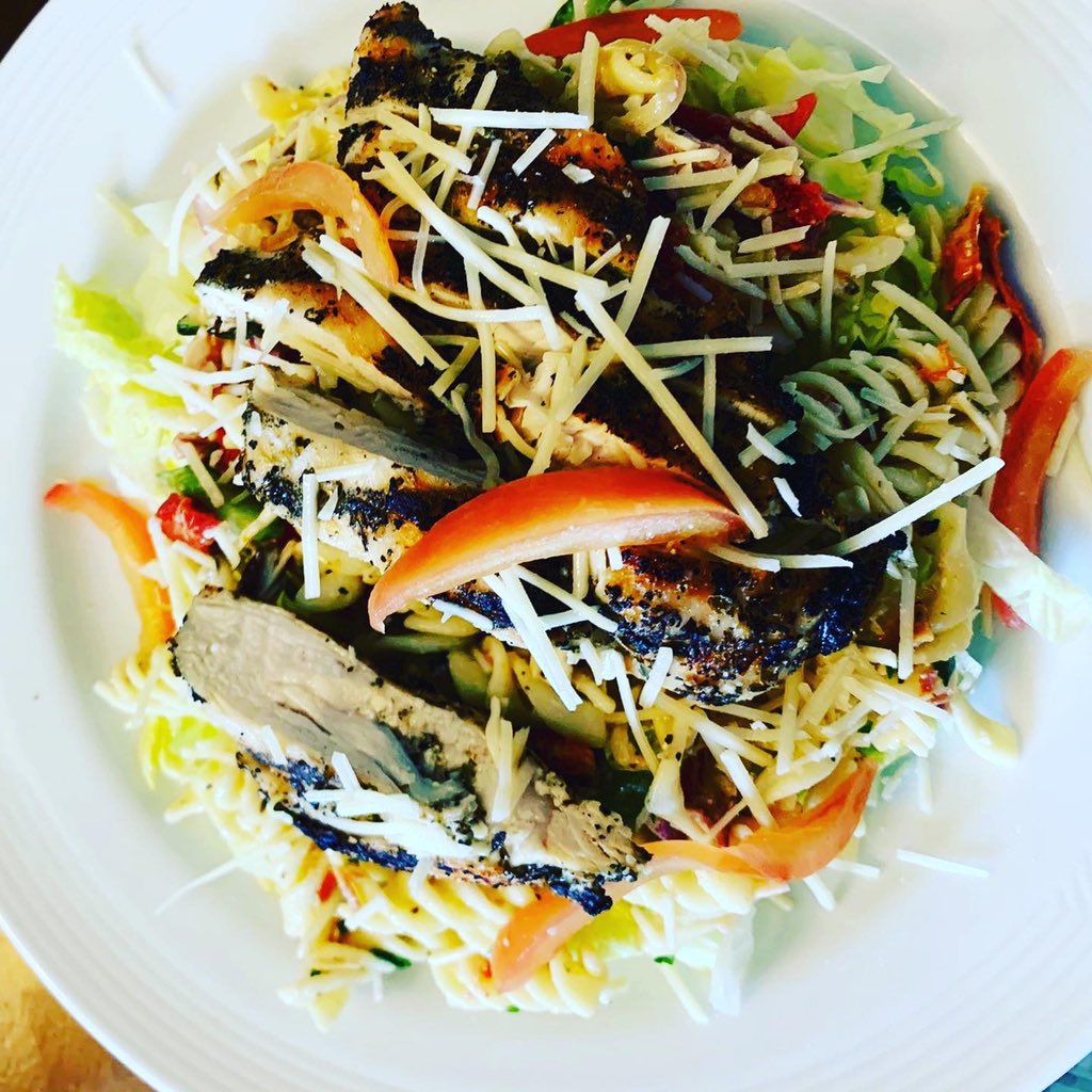 Just some of our yummy specials here at Clovernook! Dine with us by signing up for a membership! We also have a “dining only” membership!🍔🥗🍰 Contact us today at 513-521-0333 or by inquiry on our website:

clovernookcc.com/Membership/Req…