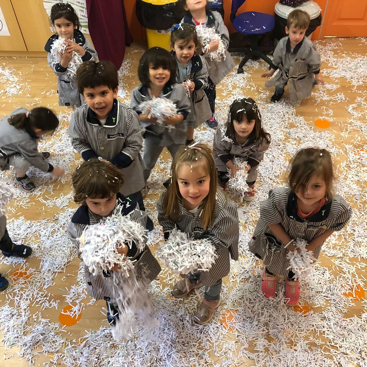 epiasabadell's tweet photo. LA FESTA DELS PAPERS!
Avui a P3 hem fet una festa, la festa dels papers petitons. Hem disfrutat moltíssim. Una bona manera d'acabar la setmana!
#P3PIASABADELL
#INFANTILPIASABADELLL https://t.co/UEAMZqvw36