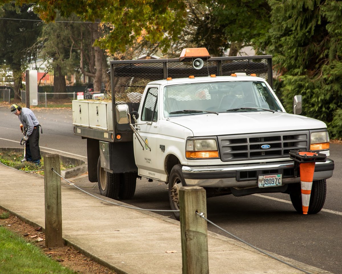 ClarkCoWa_PW's tweet photo. Happy Friday! Celebrating #NPWW by showing some Public Works crews in action at our local neighborhood parks #ISpyFriday @APWATweets https://t.co/BoLaCBBgfH