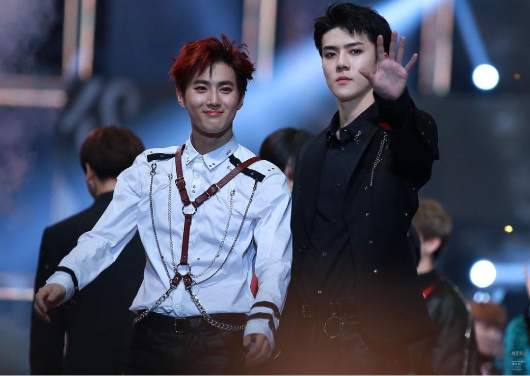 группа эксо сухо. ким чанёль из exo. Suho ехо сэхуна. сухо из exo. человек сухо отвечает.