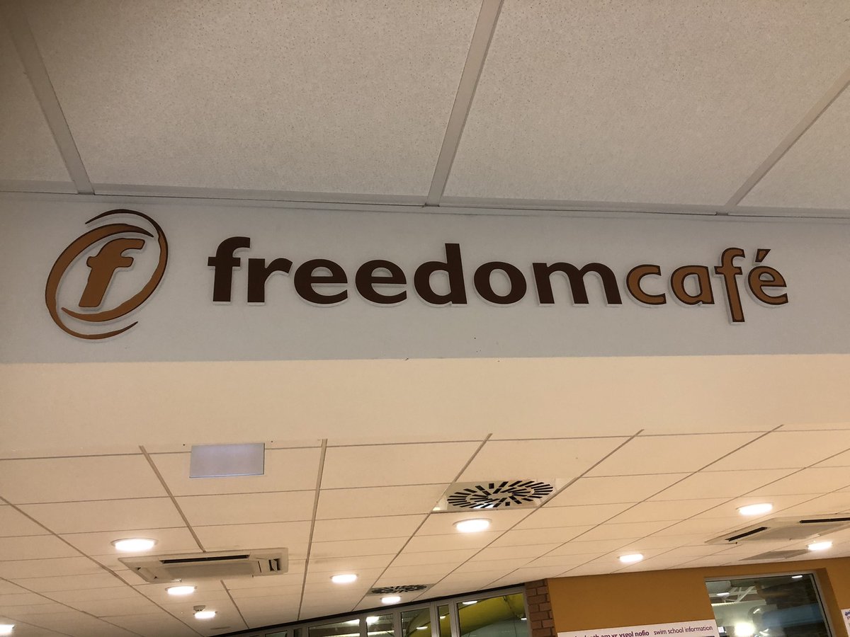 FlashLC's tweet image. Fresh new look for is here at The flash today 😍 Thank you @Sign_SolutionUK they look great 😊 #freshlook #newsigns #welshpool