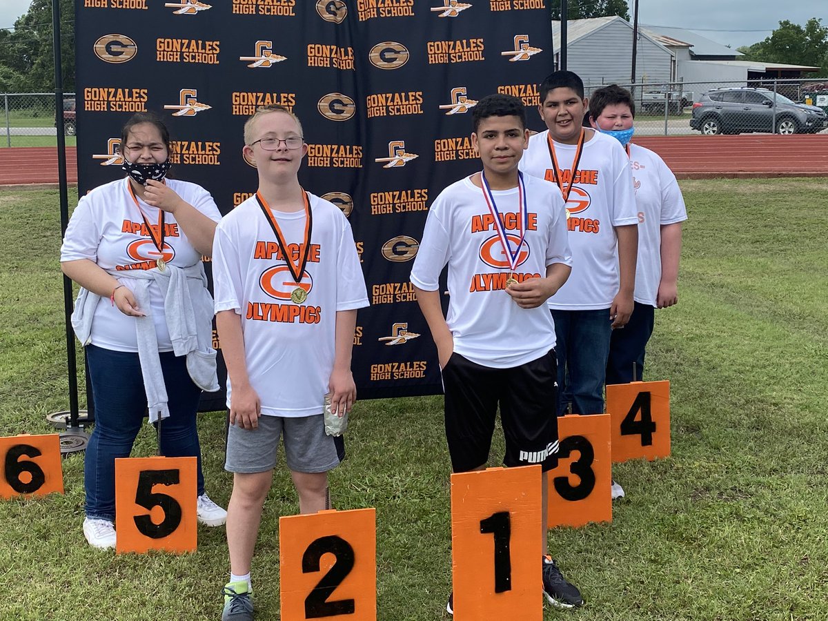 WaldieMichael's tweet photo. Winners from the 200! #ApacheOlympics #RollTribe https://t.co/h75TZ6klMz