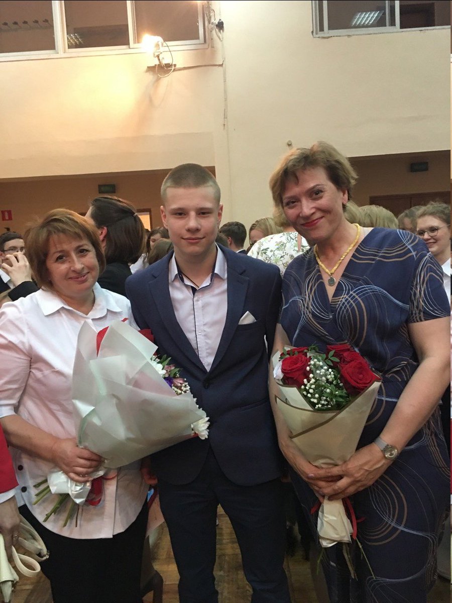 DubnaSergey's tweet photo. Дорогие выпускники! Сегодня для вас прозвенел последний звонок. 
Хочу пожелать вам творческой активности и новых, удивительных открытий. Выбирайте дело по душе, чтобы ваш труд приносил людям пользу, а вам был в радость. В добрый путь! https://t.co/DABtLmyelF
