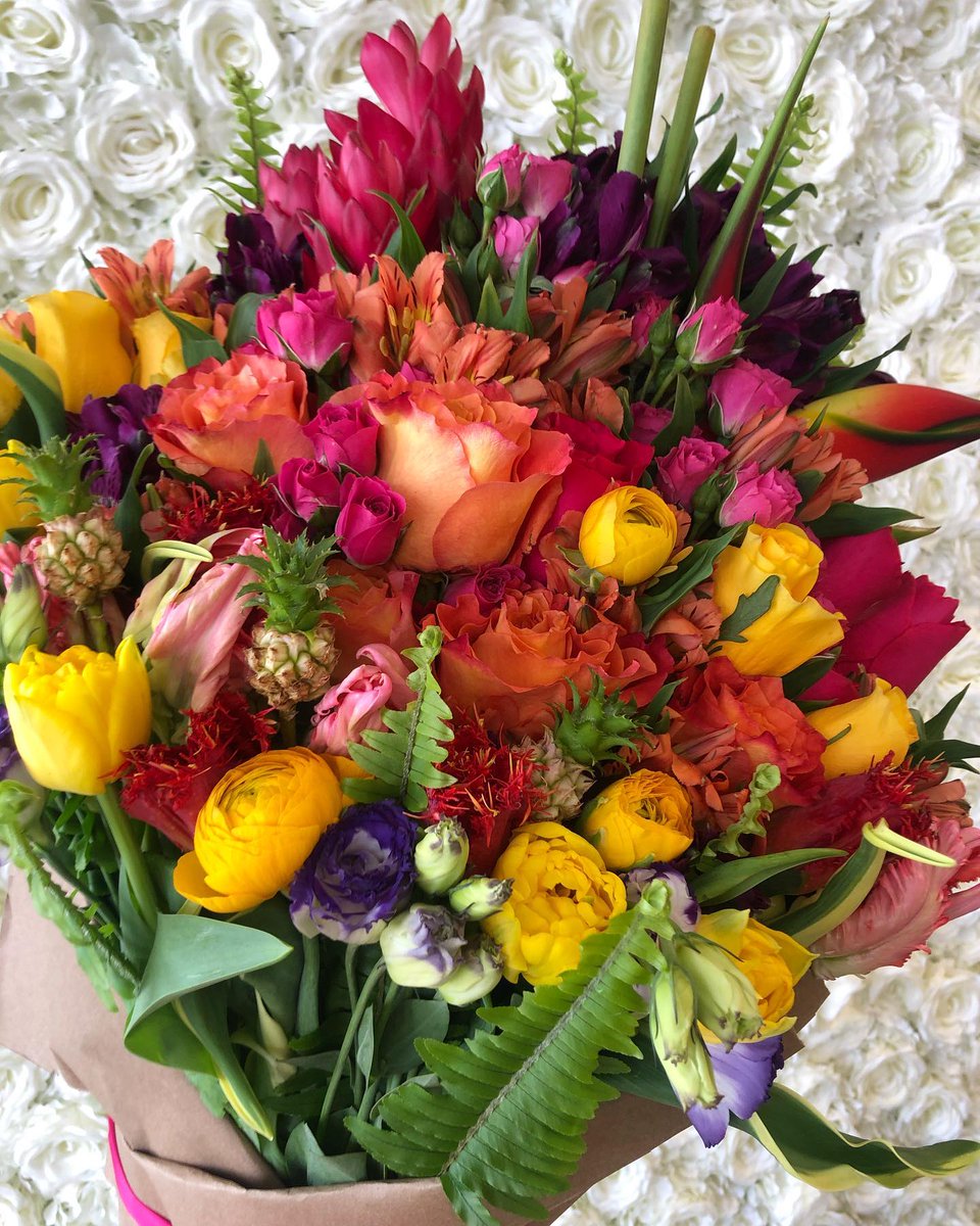 SRFSimplyRoses's tweet photo. It’s fresh cut Friday!!!! We have coolers full of little gems to share! Swing by our call ahead and we’ll have your bundle ready to rock! #freshflowers #flowerpower #poweroftheflower #selfcare #flowerlove #locallove #simplyroses https://t.co/74yzOvl2Xw