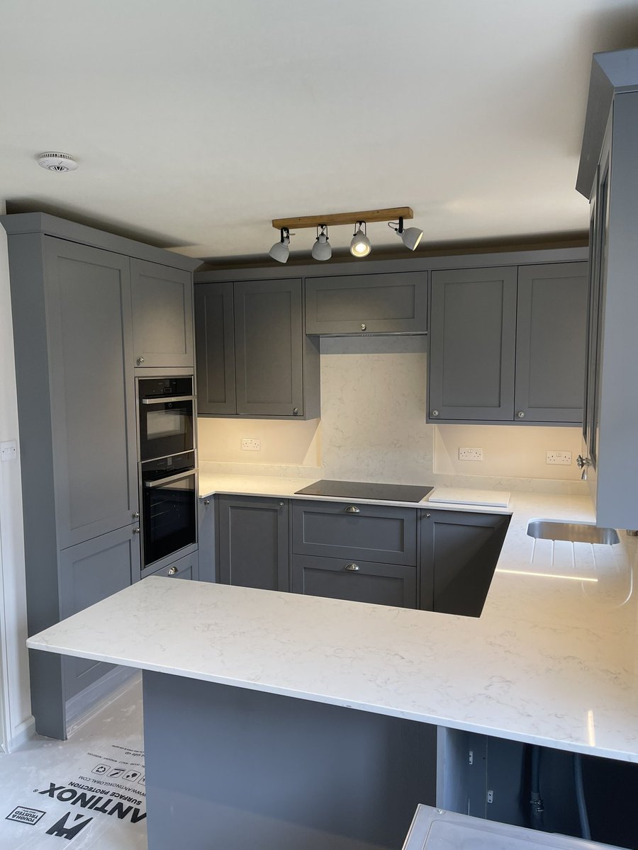 New <a href="/HowdensJoinery/">Howdens</a> chilcomb hardwood door kitchen for refurbishment ongoing in #hammersmith #W6. With @NEFFHomeUK appliances and quartz worktop  Flooring to come. #Builders #London #Kitchen #refurbishment