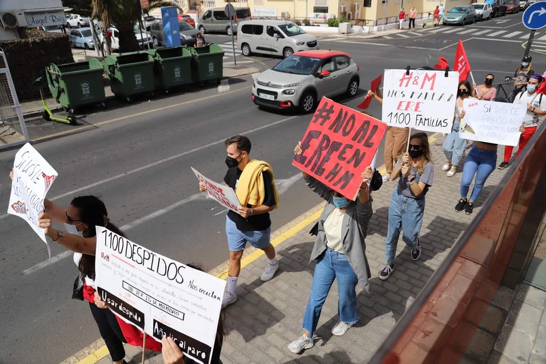 LuisaSerranoSa's tweet photo. #EREHM @hmespana #HMEnLucha 🗣seguimiento de la #HuelgaHM en #Lanzarote del 100%✊✊✊✊🚩🚩🚩‼️‼️‼️💪💪 #DignidadObrera
@CCOOLANZAROTE https://t.co/1hc0oWjvgP