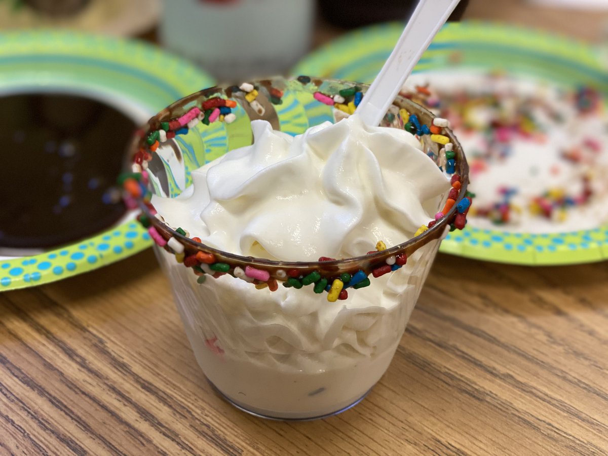 DrSunshine1908's tweet image. Good times! These R the Good Times! To end our lesson on dairy group, we took a virtual trip to an 🍨 shop to see how it’s made. After, we made sundaes...Summer Yummer! #rhymingwords #MayFun #FUNdamentalLearning Please check✔️ my rim work!😄 @APSFinchEagles @aps_OEL @APS_DSE