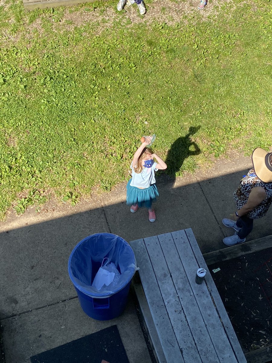 The annual Kindergarten Egg Drop is back!!! We had such a fun morning- and cheered for everyone no matter what the result!! #TuckahoeRocks @TuckPrinc <a href="/TuckahoeSchool/">Tuckahoe Elementary School</a>