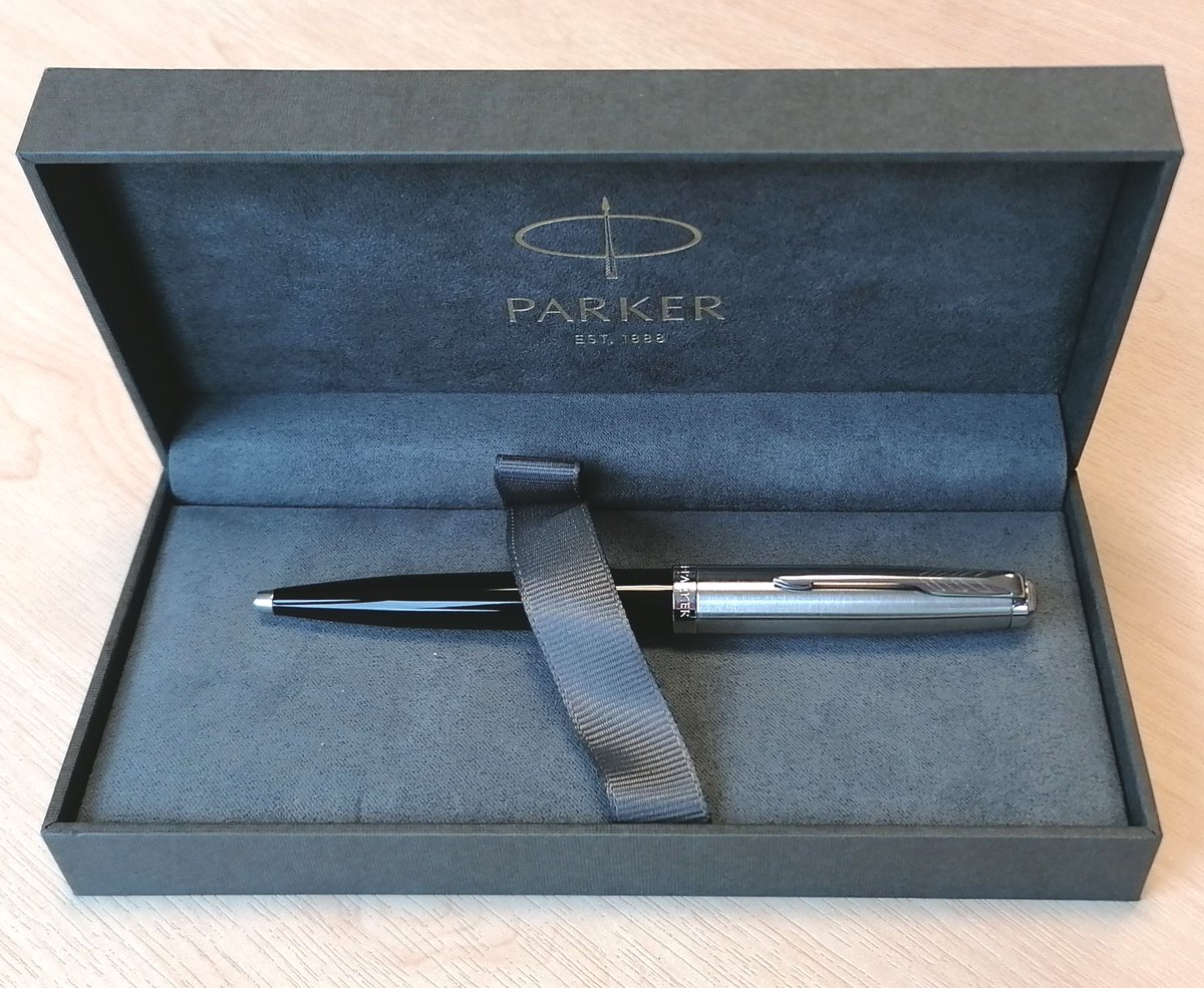 cultpens's tweet photo. *Friday giveaway* Simply like &amp; retweet this post, ensuring you follow us to be in with a chance of winning this fabulous Parker 51 Ballpoint Pen. Draw 28/5/21 https://t.co/4GeI3PQuos