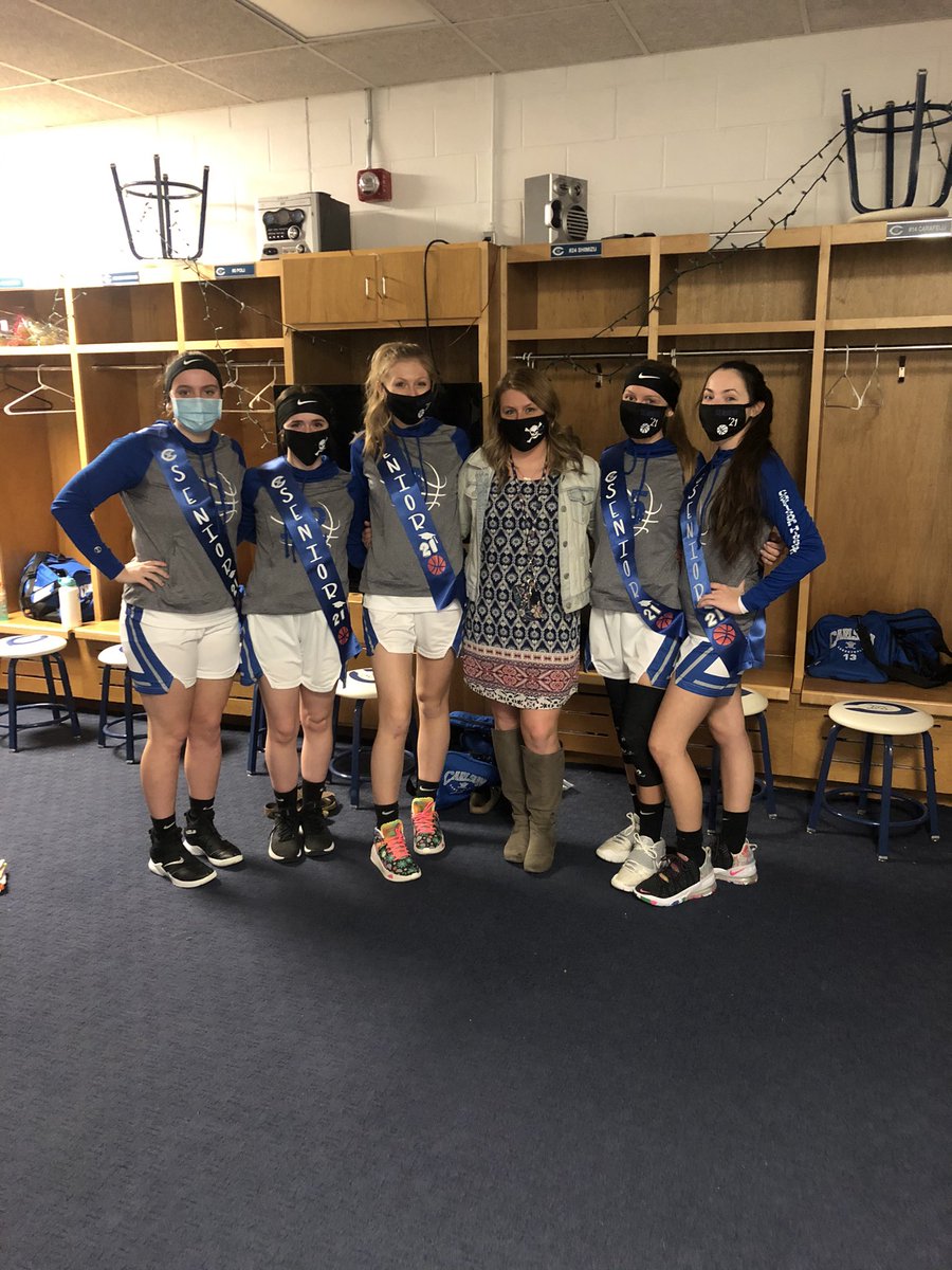 CarlsongirlsBB's tweet photo. Happy last day of high school to our amazing seniors! You’re all going to accomplish BIG things! Enjoy every moment 💙🎓🎉 https://t.co/3FV6nyY75T