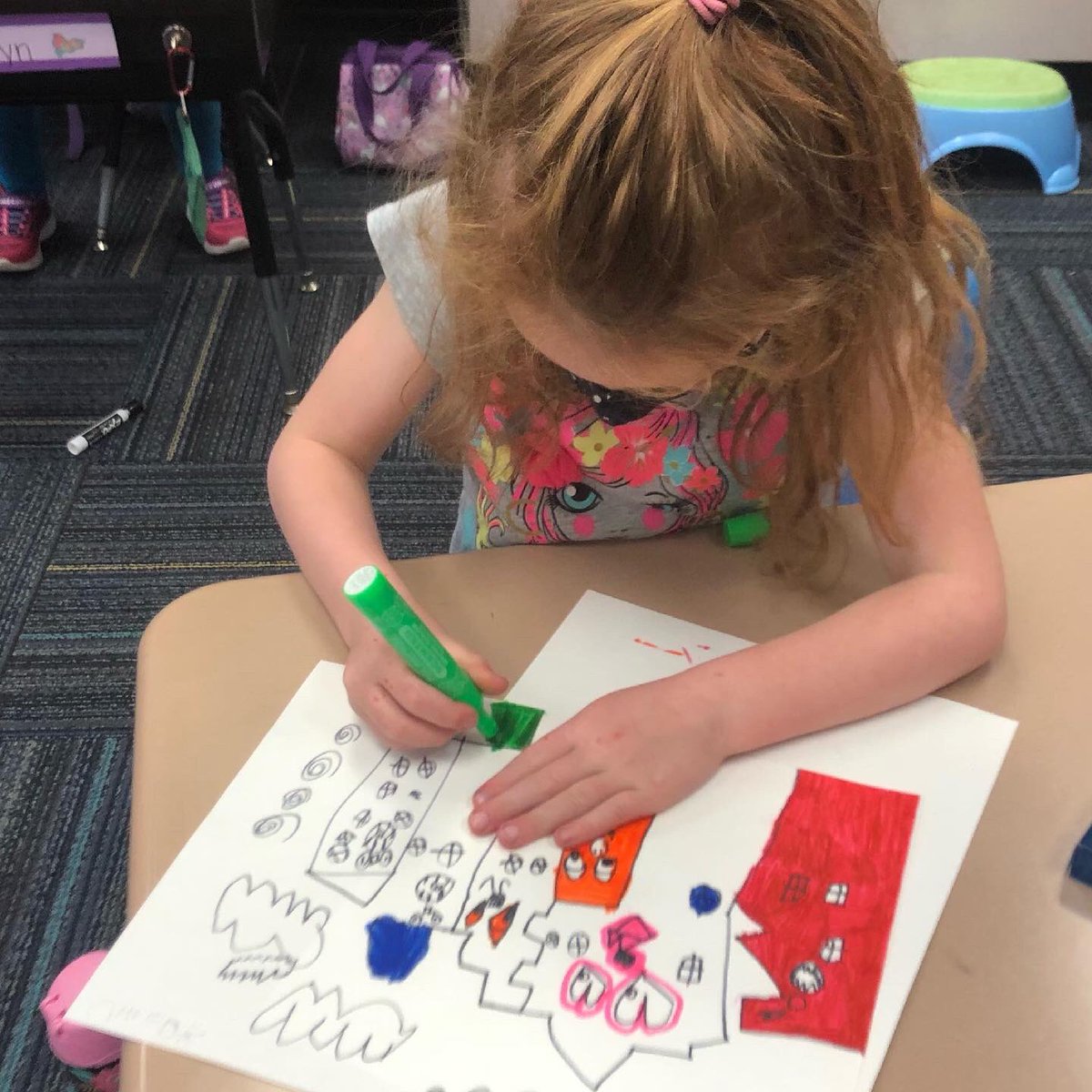 smsdlovesart's tweet photo. Kindergarten Artists finish cityscapes inspired by the work of James Rizzi. https://t.co/RRxby51Qn6