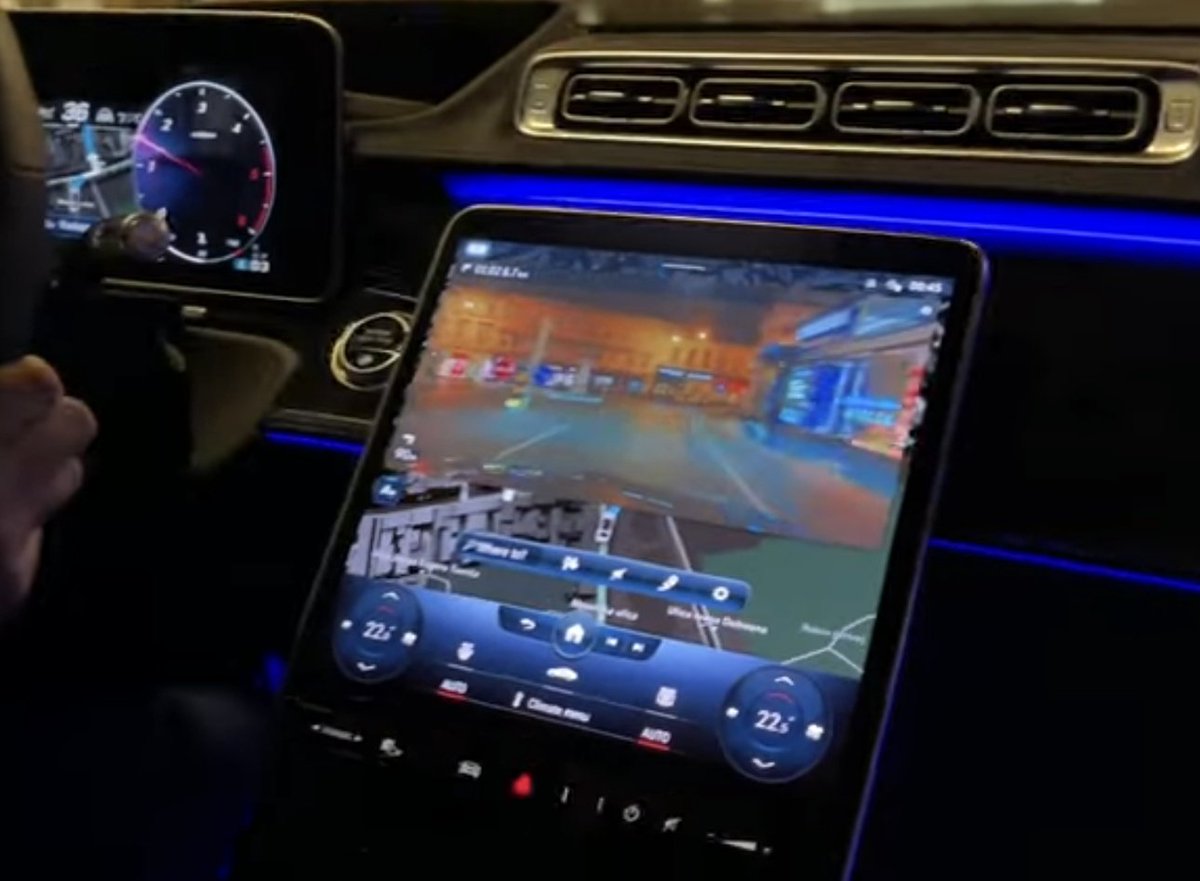 EliasLivschitz's tweet photo. Smart Car 1999 (Mercedes S-Class 2021)
Looks like Winamp skin
#Mercedes #teslakiller #tesla #uxdesign #sclass2021 #Old https://t.co/Mo85YtbYId