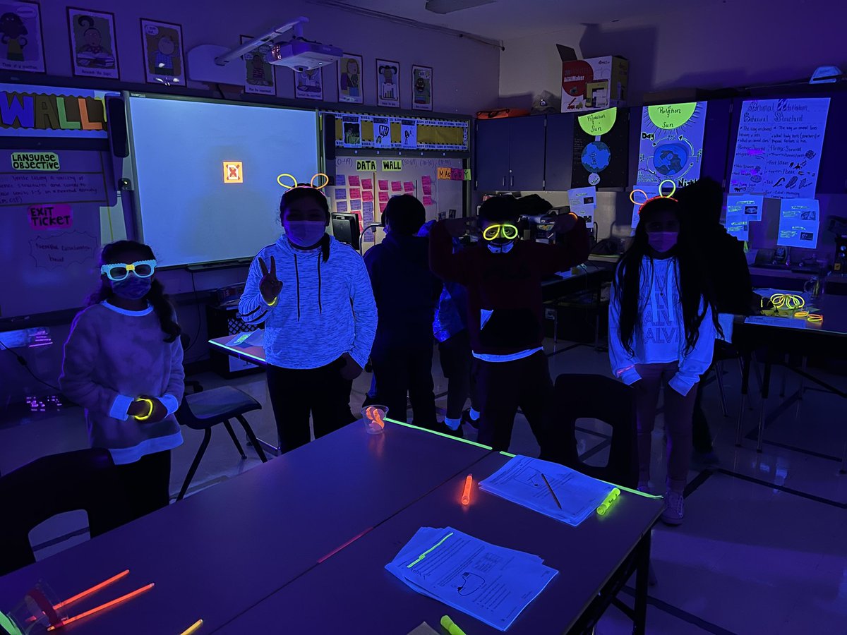 SaraYRodrigu3z's tweet photo. Invited my #Virtual students to school today for a fun #GlowReviewParty🥳
They loved seeing another, and they also loved getting to spend the day with me! These are the memories that will come along with me forever 💕 #ScienceTwitter #GlowUp #NeonLights #VirtualSTUDENTS https://t.co/c19MsrkIwo