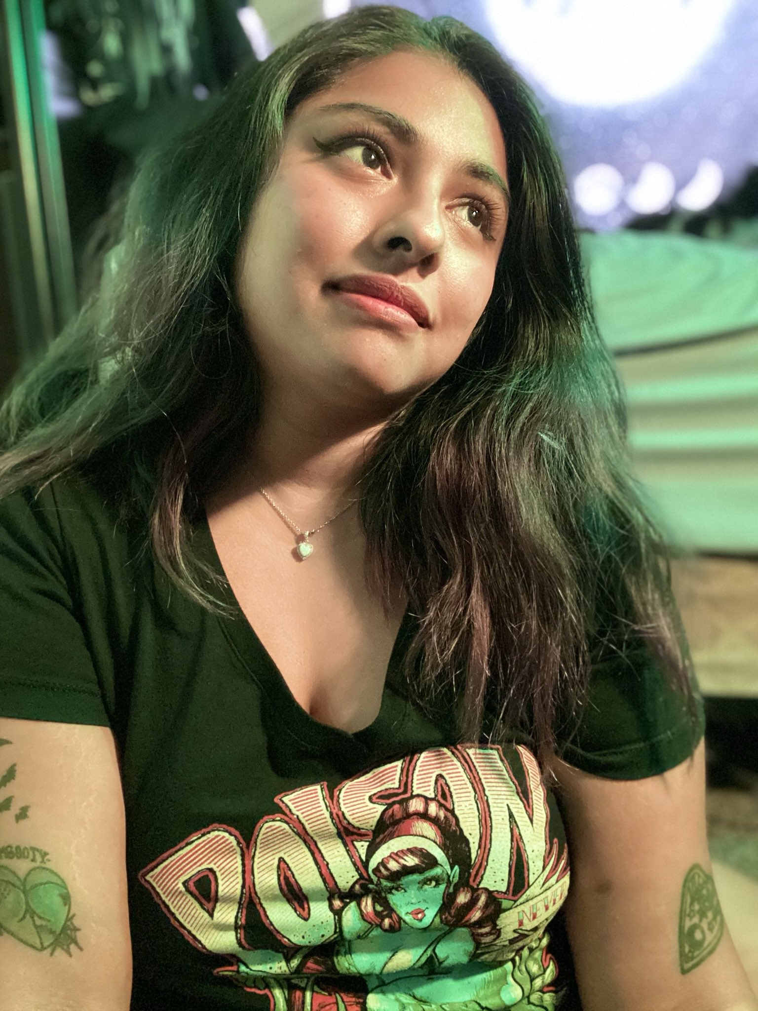 1 pic. Playing around with different lighting. I love how these pics came out. 💕 https://t.co/m7nJ2UDlzu