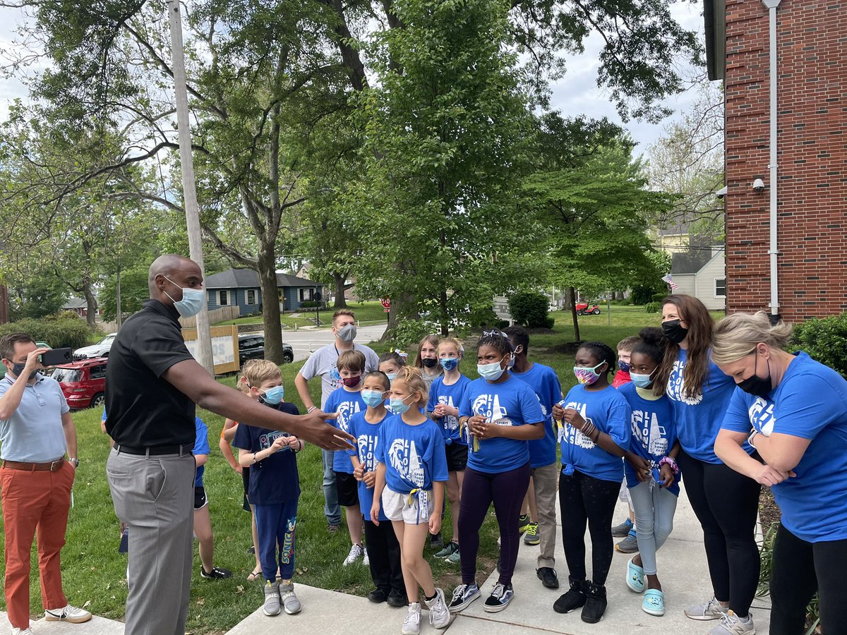 drsefrit's tweet photo. One of my favorite days of the year...”
Journey To Excellence”, Outstanding Awards tour! Love surprising our SCSD award winners. #Congrats #SCSDessential https://t.co/nCMjHpwTBG