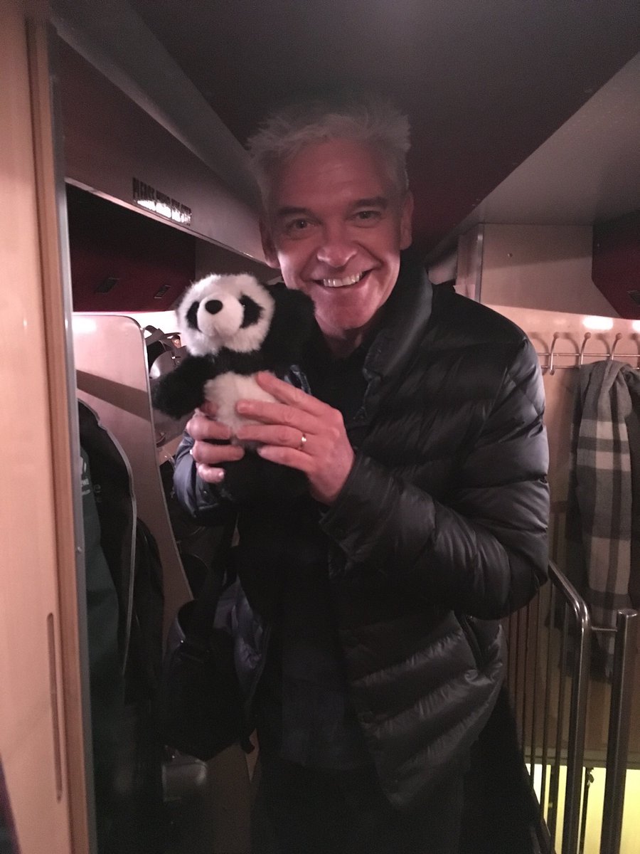 rachel_wright01's tweet photo. When you find your sisters panda 🐼 and hear the tale when daddy @lloydguitarist gigged with the @Schofe and took a picture with it for Mila 🤣❤️❤️ @TheKnightsShow https://t.co/ZeaS35ZKsE