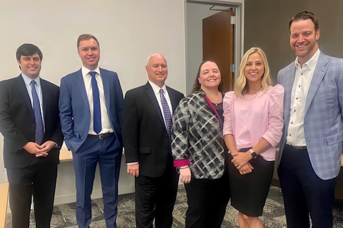 HoltLunsfordCRE's tweet photo. Scott Moore with HLC had the honor of being chosen as an expert panelist for the BOMA Greater Dallas Foundation Education Committee's State of the Market Breakfast. Thank you, Scott, for your dedication to the CRE industry! @BOMADallas #HLCRE #DFWpropertymanagement https://t.co/u3OT42qz6m