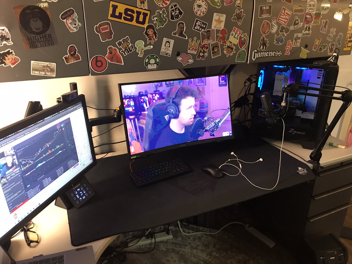 skript379's tweet photo. @DrLupo here my setup #5GBuiltforGamers https://t.co/Hhxm9gHOTp
