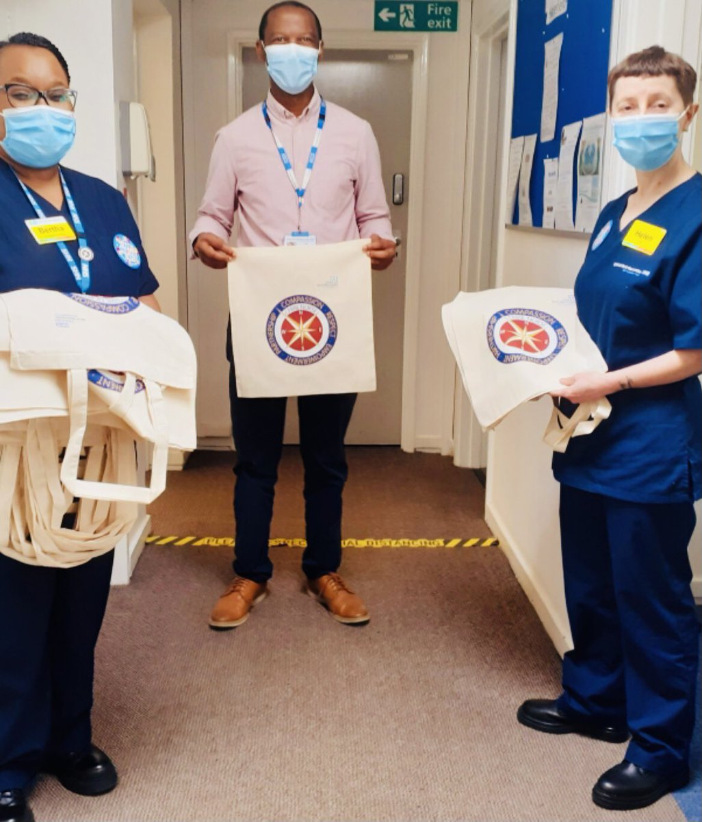 Bmat111's tweet photo. Hectic week😓..but in the midst of it all managed to catch up with our fab Community teams #DistrictNurses #HealthVisitors #SchoolNurses #SpecialistNurses all doing amazing work👌🏾Congrats to Susan Community Matron #CNWLNurse who won the 1st of the #GoodallNurses monthly raffle🎁 https://t.co/kIuxeI78BH