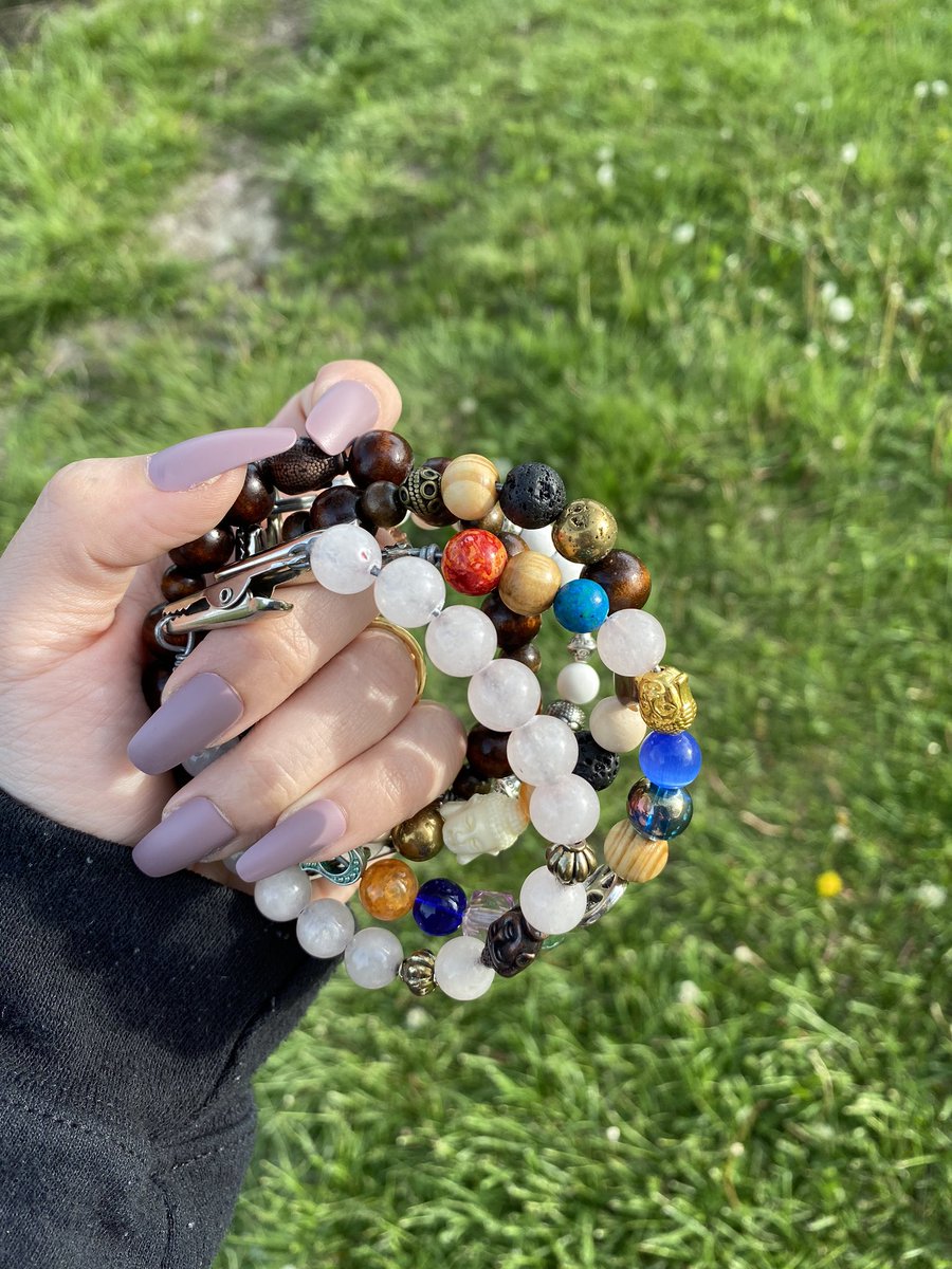 TheVelvUndrgrnd's tweet photo. Roach clip bracelets so you can smoke on the go🍃🥦💨 #weed #Michigan #crystals https://t.co/Qa2cLXGOif