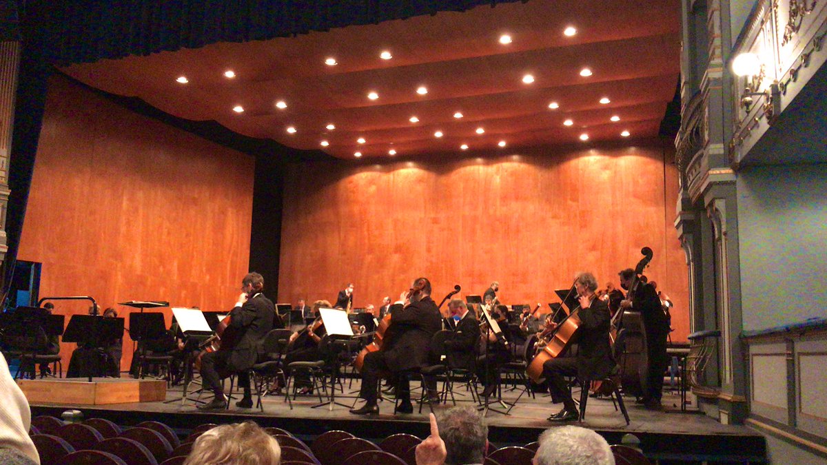 alfepe's tweet photo. En unos min. arranca el #abono13 @filarmonimalaga con la esperada presencia de #NMilton en el podio #Brukner #Romantica #Sinfonia @TeatroCervantes Muy pronto te lo contaremos en @Opinion_Cultura https://t.co/RK3atqUdfJ