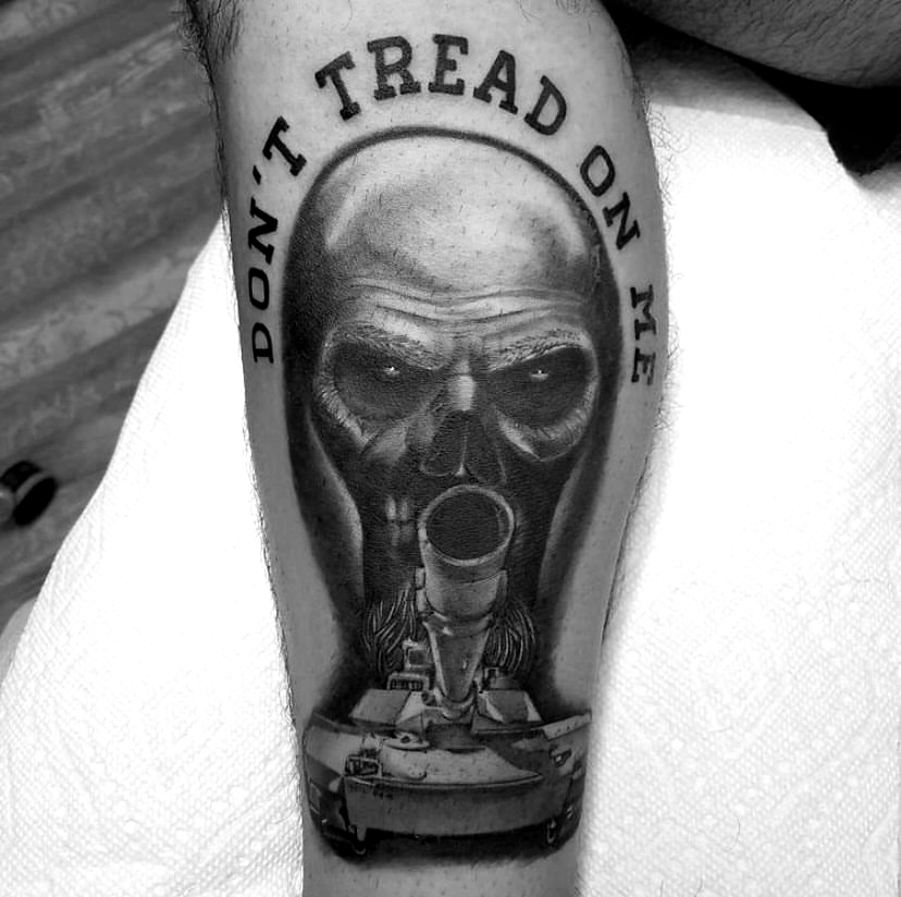 veteranink's tweet photo. Incredible piece by @allanleemurphy
#DONTTREADONME
#veterantattoo #veteranink #militarytattoo #militarylife #militarybadassery #armedforced #americansoldier #americanlife #americanpride #americanhero #americantattoo #patriotictattoo https://t.co/kUzhbZQBZK