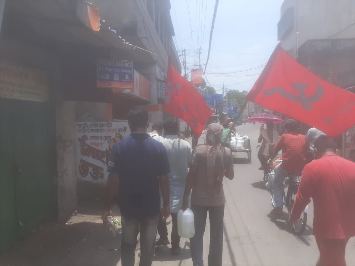 AisaZonal's tweet photo. আজ CPIML লিবারেশন সরশুনা-শিবরামপুর ব্রাঞ্চ কমিটি ও বেহালা AISA RYA COVID VOLUNTEERS টিমের পক্ষ থেকে বেহালা পশ্চিমের 127 নম্বর ওয়ার্ড এর সরশুনা বাজার, সতিন সেন পার্ক, ট্যাক্সি স্ট্যান্ড, তিনটে রিকশা স্ট্যান্ড,বিভিন্ন দোকান ও বাড়িতে স্যানিটাইজেসন করা হলো।

#AISA_COVID_VOLUNTEERS https://t.co/wlkDMJsY9j