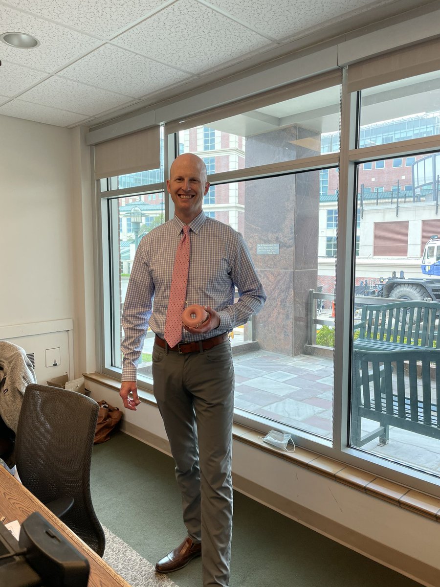Noor (@nooraddasi) on Twitter photo You know itâs a great friday when your donut matches your tie! #FunTeam #HappyLearning <a href="/UnmcDem/">UNMC DEM</a> You know itâs a great friday when your donut matches your tie! #FunTeam #HappyLearning <a href="/UnmcDem/">UNMC DEM</a>