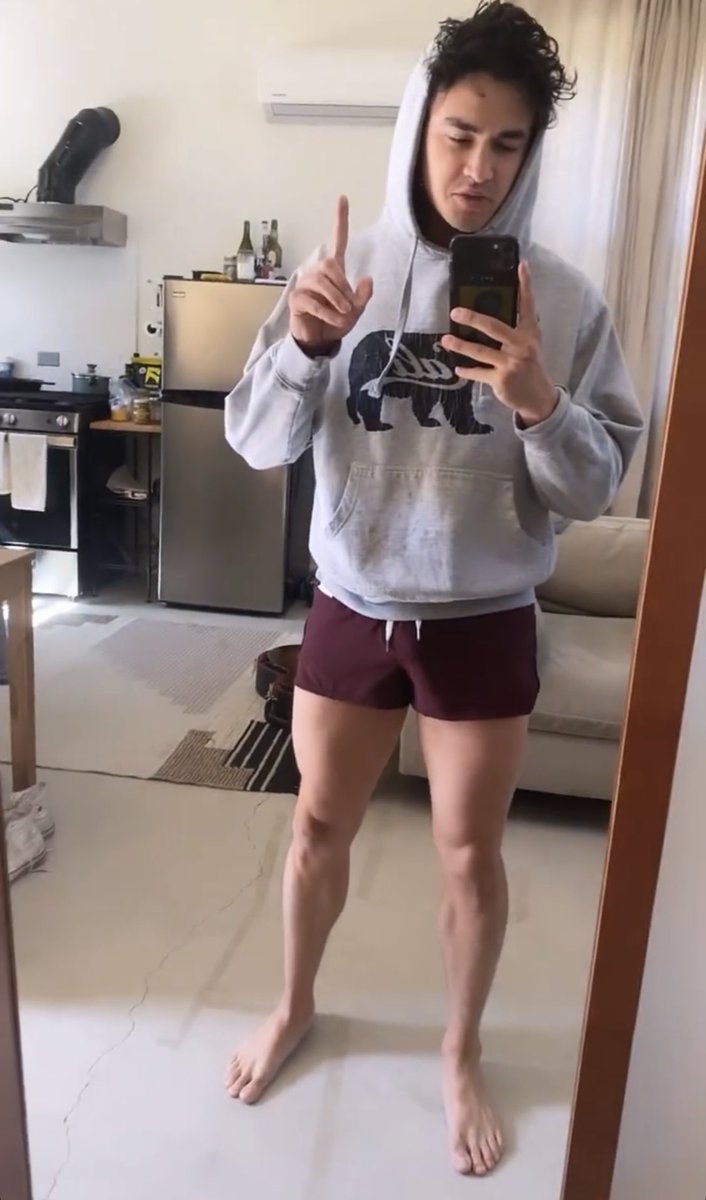 thirstyboii's tweet photo. I wanna be between those thighs 👀 https://t.co/NMP1NLxVoJ