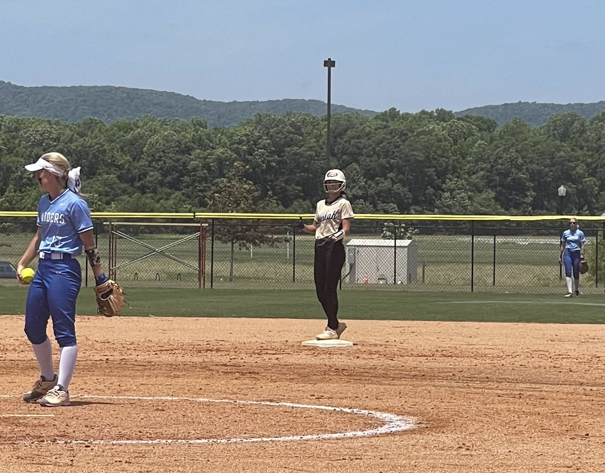 Beulah_Softball's tweet photo. Beulah 8th Grader Kyleigh Morgan delivers a huge 2-Out, 2-Run Double in the bottom of the 3rd. 

Beulah - 4
Houston Academy - 1
End of 3rd
@oanewspreps @VTimesSports @OpelikaObserver https://t.co/EAZlH8RupK
