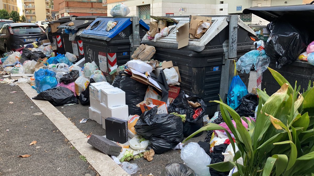 Roma, pigneto, un venerdì qualunque <a href="/virginiaraggi/">Virginia Raggi</a> <a href="/comuneroma/">Comune Roma</a> <a href="/Roma/">Roma</a> <a href="/RomacapitalePD/">pdcampidoglio</a> <a href="/ilmessaggeroit/">Il Messaggero</a> <a href="/rep_roma/">Repubblica Roma</a>