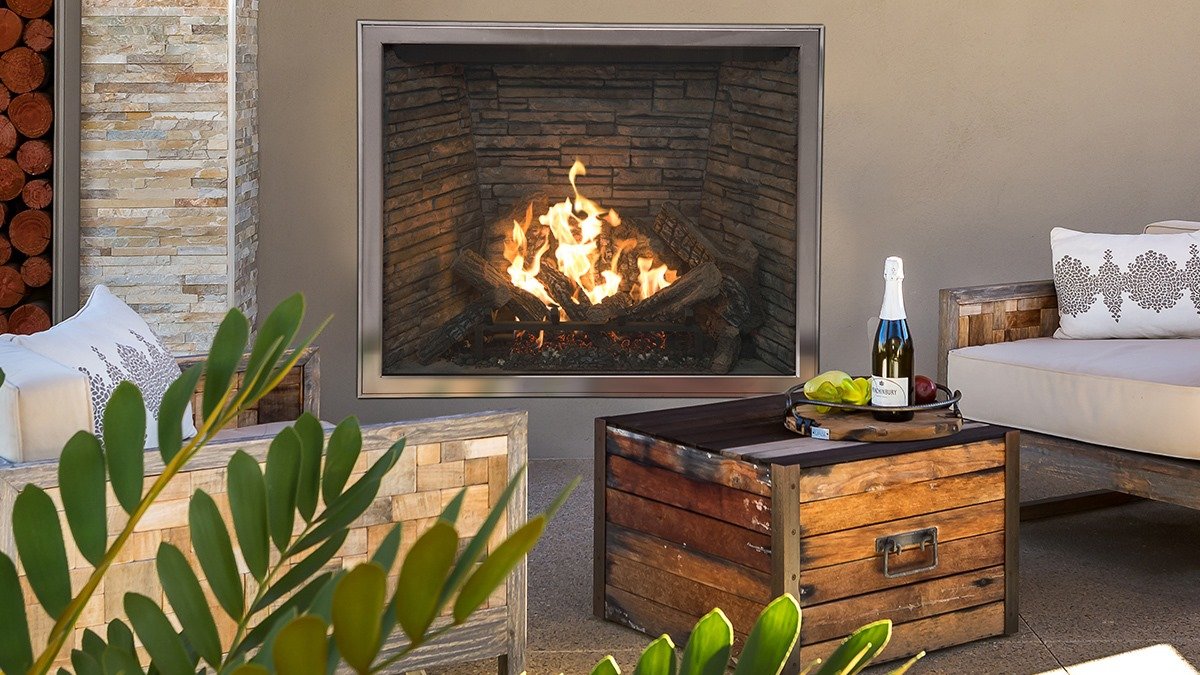 Happy May long weekend #Ottawa! ☀️ We're getting some real summer vibes today! 

Fireplace season continues (outdoors) with the Town &amp; Country Luxury TC42 outdoor #fireplace unit featuring Heartwood log burner with the Madison firebox panels.

#Cheers #LuxuryFireplaces