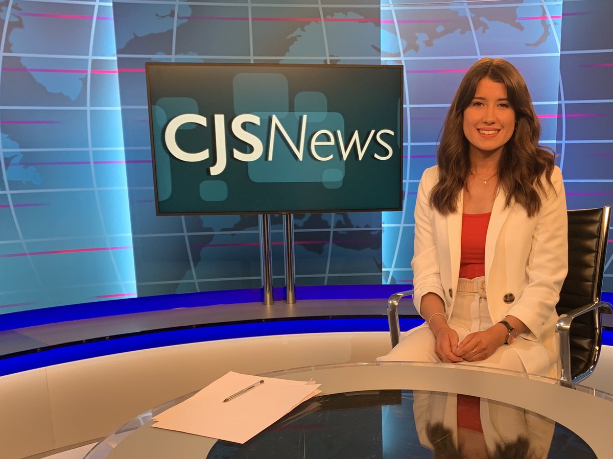 meleriwilliams7's tweet image. And that’s a wrap! Presenting the last @BroadcastCJS bulletin ✨

Diwedd cyfnod gyda rhaglenni CJS News a braint cyflwyno’r rhaglen olaf! Blwyddyn a hanner.

#cardifftrained