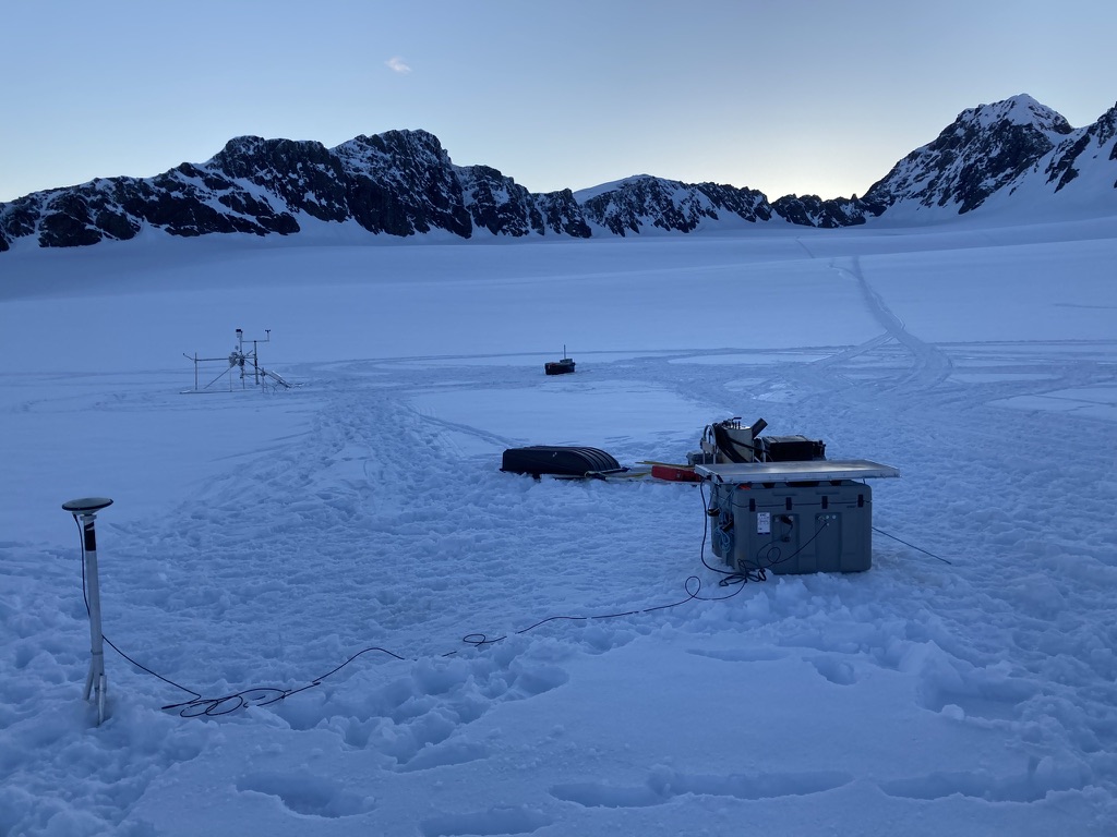 TimBartholomaus's tweet photo. A week ago at #WolverineGlacier, w/ @katebollen, @realTakuGlacier, @CryoEmily, and others
#FieldPhotoFriday https://t.co/07h2hLp2h7