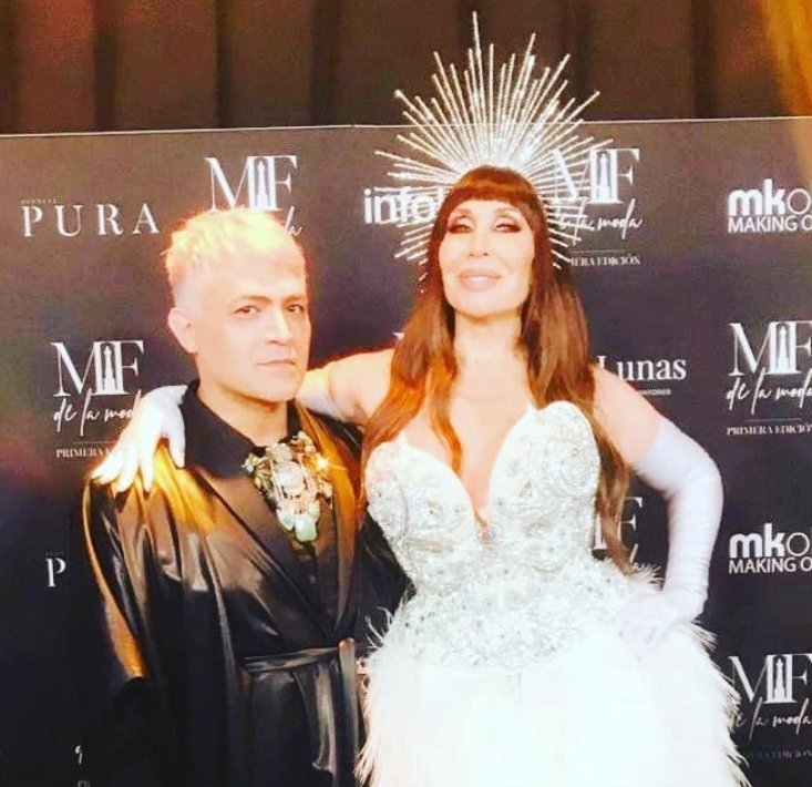 Moria_Casan's tweet image. HAPPY BIRTHDAY querido @CapriOficial lo mejor para tu vida!!! #Vanguardia #Love 💋❤🎁🎈🎈🎈