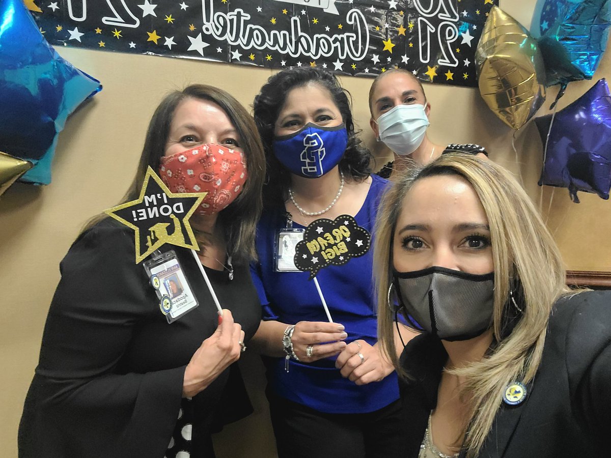 saneliisdHR's tweet photo. Celebrating our Migrant Student Graduates! 🎊🥳
Watch out world, here come our Eagles!! 👩🎓👨🎓🎓
Thank you to Bea, Flor, and Linda for the beautiful ceremony ❤ @jmezachavez
#SanEliNation
#migrantprogram https://t.co/3pqOniLz2P