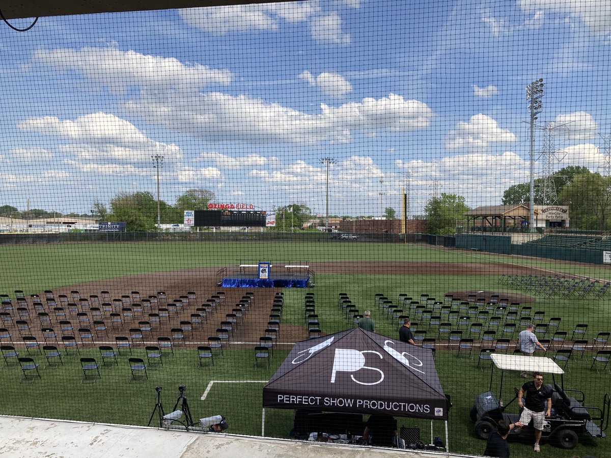 The sun is shining. ☀️ The stage is set. 🎤  What a perfect day for <a href="/Hille_Huskies/">Hille Huskies</a> 8th Grade Graduation. Looking forward to see you starting at 6:00pm at <a href="/OzingaField/">Ozinga Field</a> or watch it live at youtube.com/watch?v=mQVqP_…
#engage142 #8thGradeGraduation #Classof2021