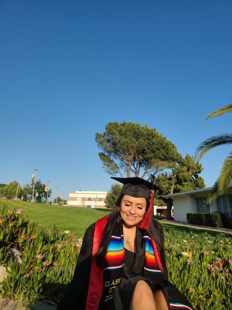 haziibby15's tweet image. This one was for you abuelita 👵🏽 #firstGenerationGraduate