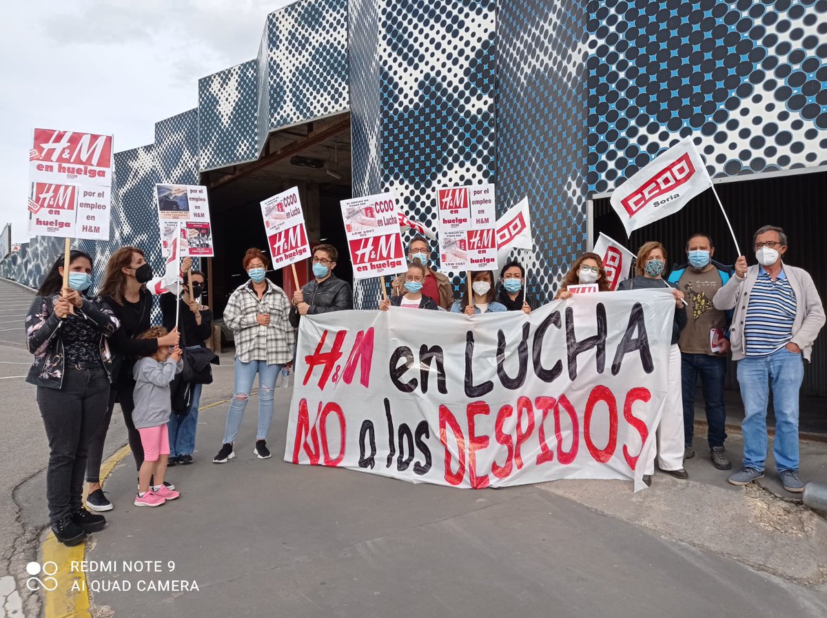 CCOOSoria's tweet photo. Nueva concentración de las/los trabajadoras/es de H&M esta tarde en el Centro Comercial de Soria.
La lucha es el único camino.
#EREhm https://t.co/aueGF1SU1M
