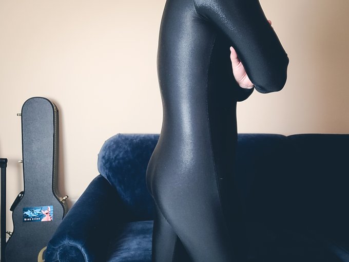 Another pic in my black catsuit. #lycra #fetishfashion https://t.co/KLlJQuLXmz<a href="/tag/lycra"class="tags">#lycra</a><a href="/tag/fetishfashion"class="tags">#fetishfashion</a>