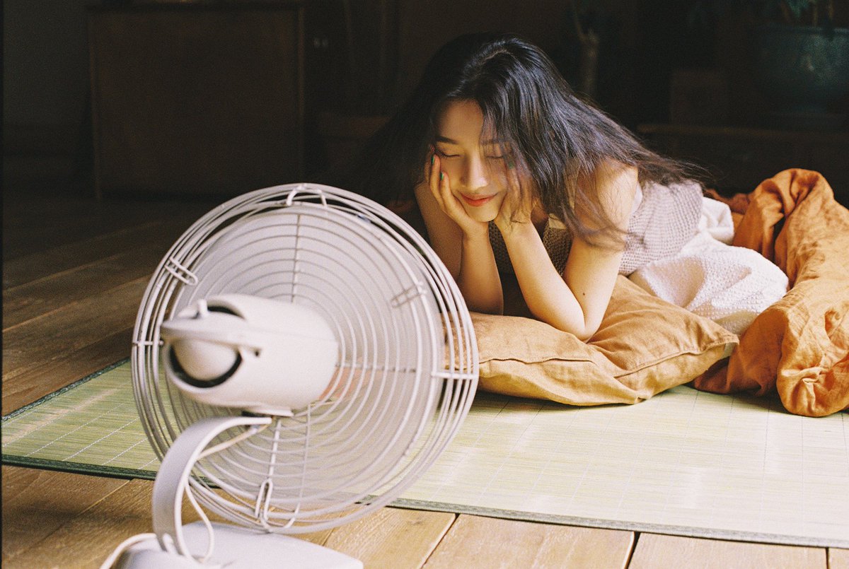 ตอนนี้แฟนๆ เกาหลีกำลังเรียกจอยว่า "ผู้ควบคุมความทรงจำ"...เพราะจอยทำให้รู้สึกคิดถึงวันเก่าๆ ผ่านทีเซอร์ของจอย

//แต่สำหรับแอด จอยคือผู้คุมหัวใจของแอดเท่านั้นค่ะ☺🤭

(joyisthetics)