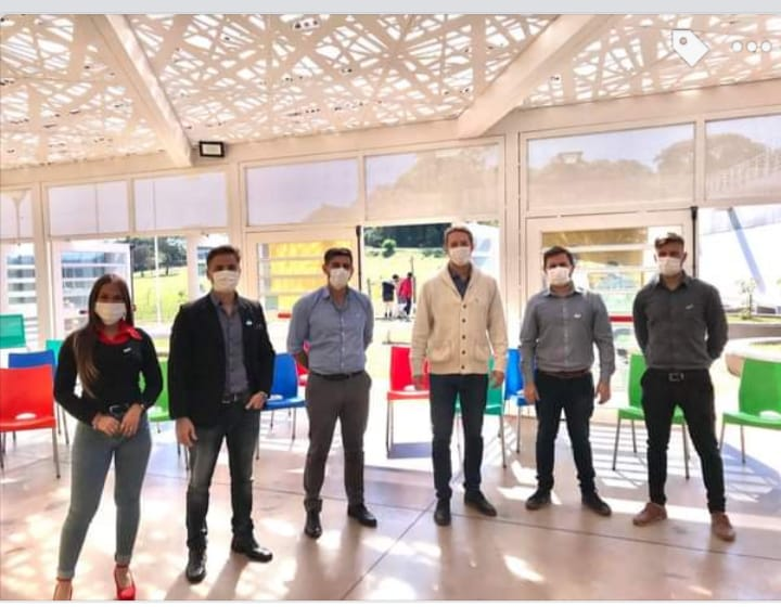 SecInnovacion's tweet photo. ☑️Recibimos la visita del Presidente del IPS @LisandroBenmaor y del Director de Ciencia y Tecnología del @misioneseduca @MaxRossiok

☑️Para trabajar con profesores y estudiantes las técnicas y protocolos de RCP

#Innova #Descubre #Imagina @miguel_sedoff https://t.co/zRXsIxAtDG