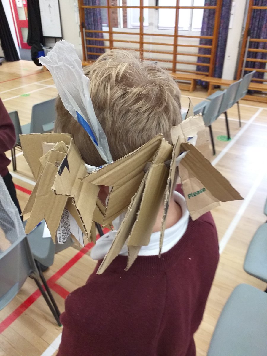 Epic fashion show today in Y6 STEM <a href="/linsladeschool/">Linslade School</a> - a shame that the flipflops, sun dresses and sun hats proved to be a little inappropriate today! #Epiclearners