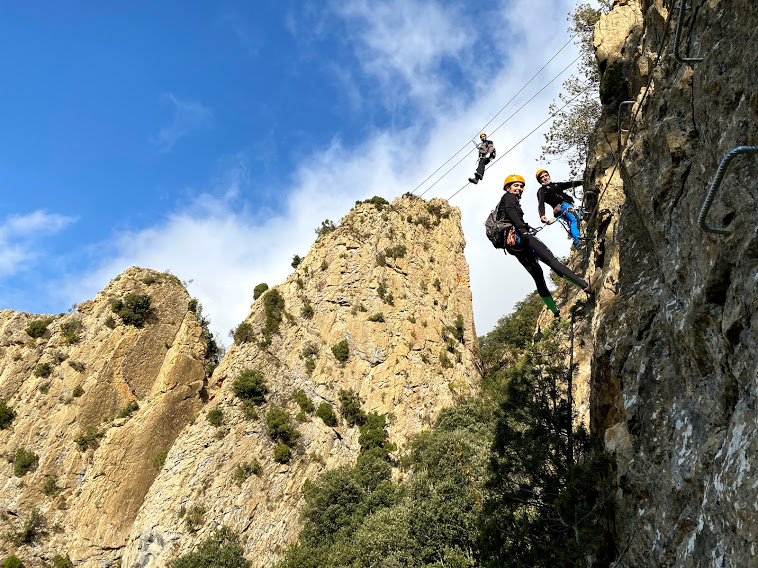radio_vitoria's tweet photo. 🥾 La Vía Ferrata, ubicada en el #concejo de #Sobron, estrena un segundo itinerario HARRI GORRI 🧗♂️
#Lantaron @AnanakoKuadrila @ananaturismo
📻 #Herrian @AcoaAke https://t.co/dI4l57tXbN
