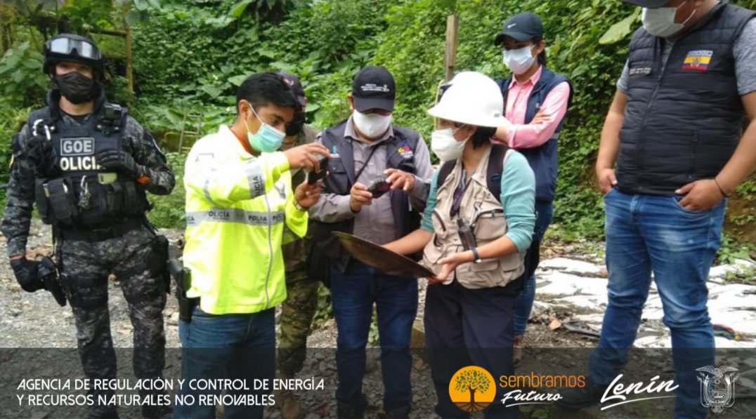 ARCOM_Ecu's tweet photo. #MineríaConResponsabilidad | 
@ARC_EnergiaEc junto a personal de #GOE y #UNIDCAN de @PoliciaEcuador y @FFAAECUADOR ejecuta inspección en Chillanes #Bolívar. Se decomisó equipos e insumos, y se aprehendió a 8 personas puestas a orden de @FiscaliaEcuador. https://t.co/0CAy2FbhpI